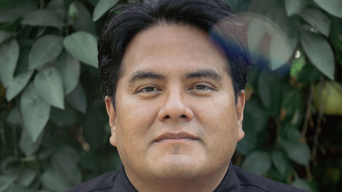 Featured Artist at S’edav Va’aki 48th Indian Market: August Wood